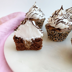 Browniemuffins med fldebolletop