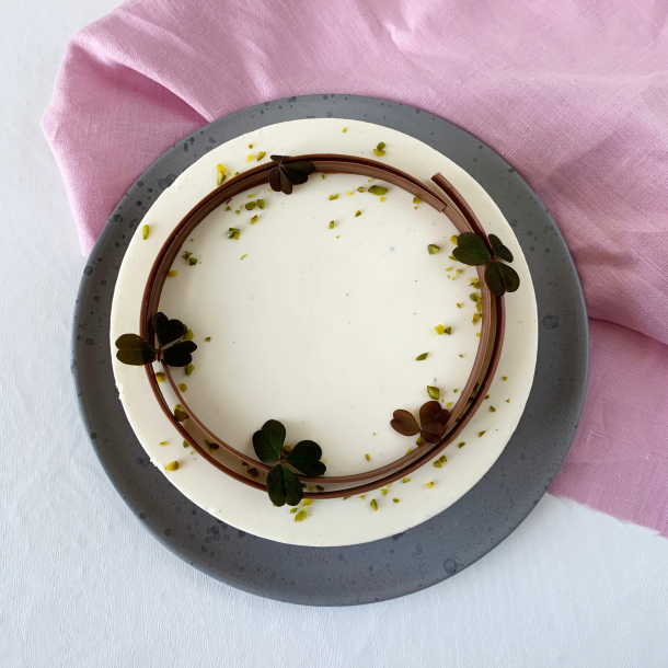 Pistaciekage med brownie &amp; citronmousse