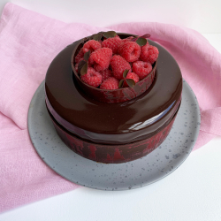 Brownie med hindbr og chokolade