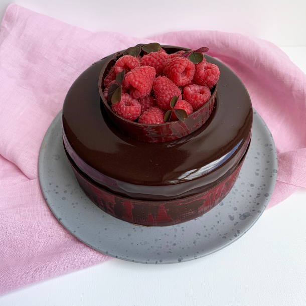 Brownie med hindbr og chokolade